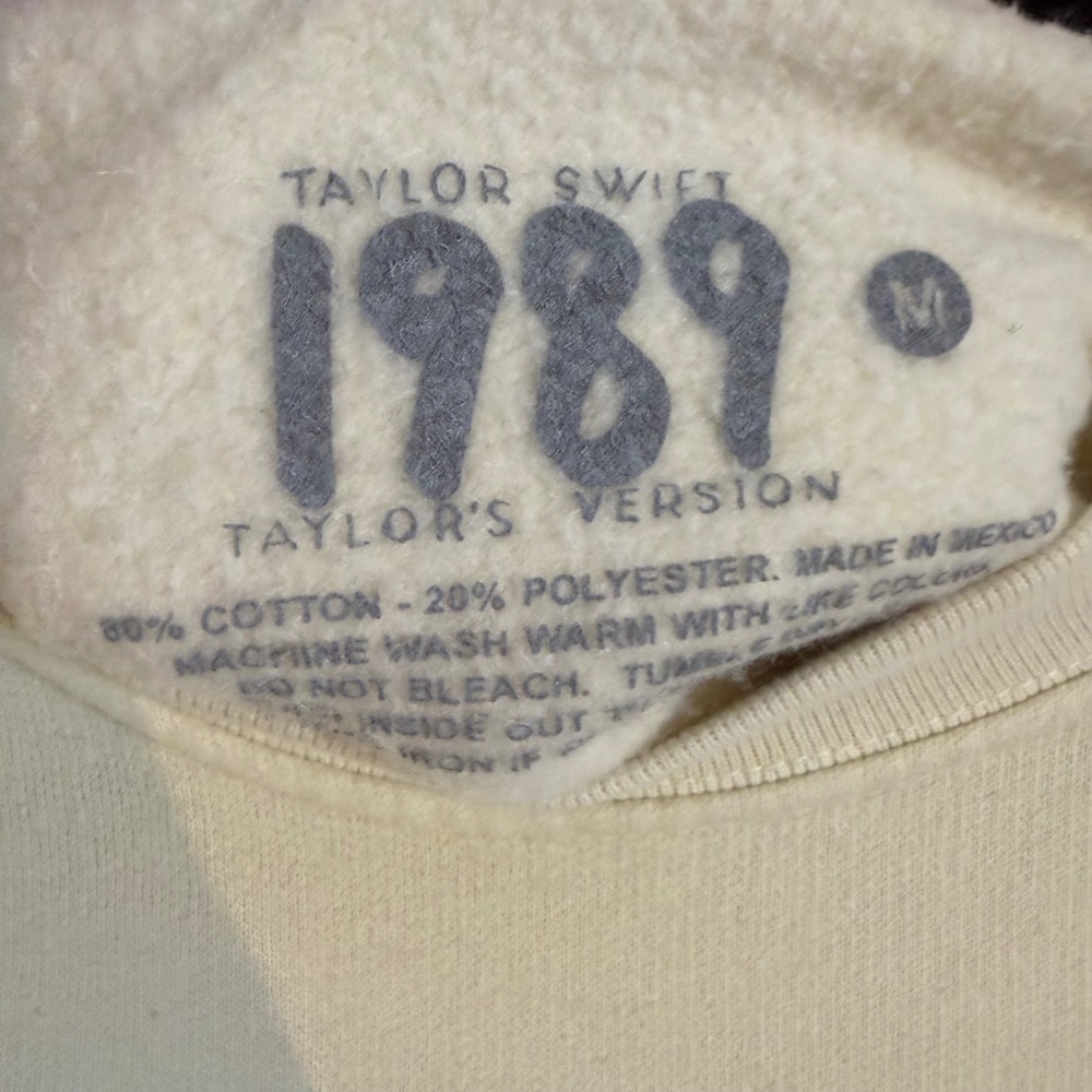 Taylor Swift 1989 Taylors Version Cream Graphic Crewneck Sweatshirt Merch Medium - Picture 3 of 7